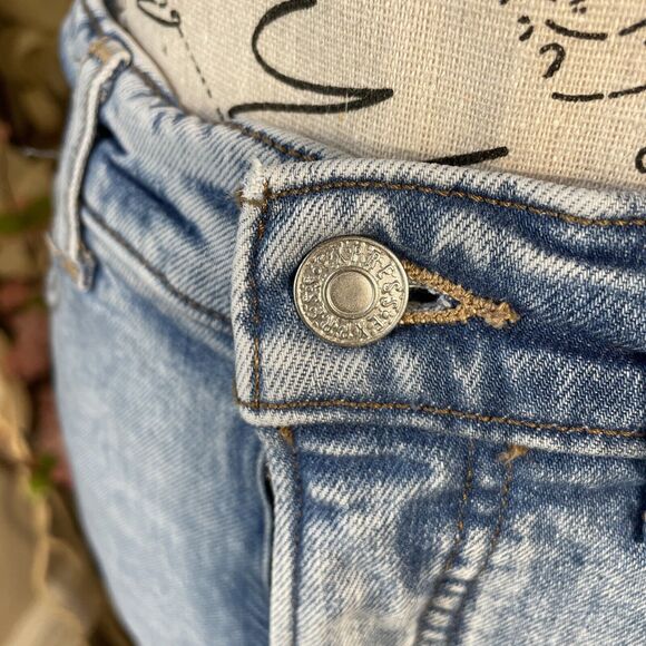 Express Super High Rise Mom Jeans Skinny Jeans Size 2R Distressed Light Wash - Picture 8 of 11